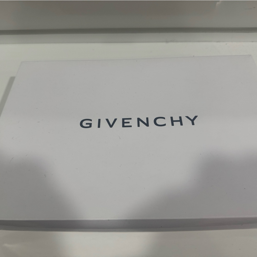 Brand new in box Givenchy Lux hand towel set